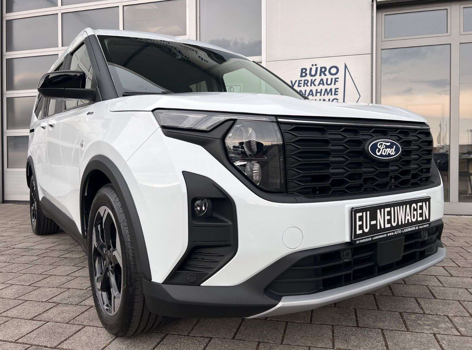 2025 Ford Tourneo