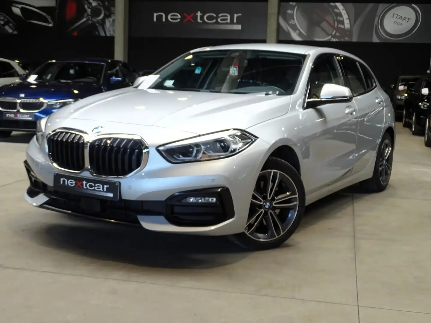 BMW 118 iA Hatch Sportline *FULL LED-NAVI-DIGITAL-PARKING* Zilver - 1