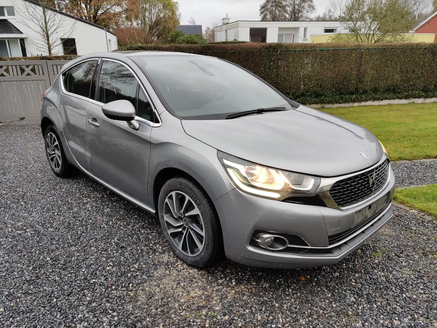 DS Automobiles DS 4 1.6 hdi Gris - 2