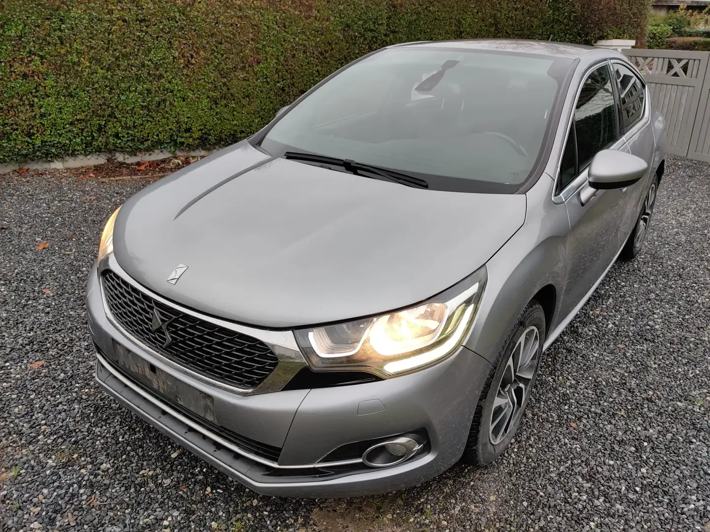 DS Automobiles DS 4 1.6 hdi Gris - 1