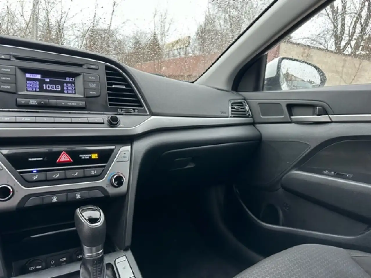 Hyundai ELANTRA снимка Hyundai ELANTRA