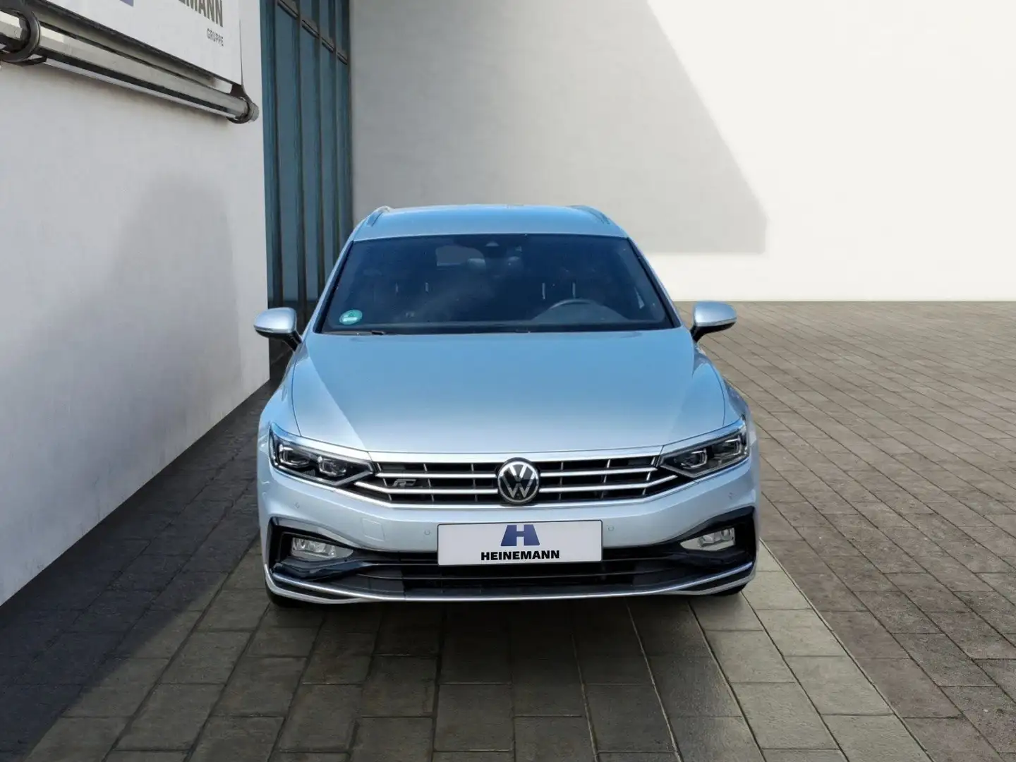 Volkswagen Passat Variant 2.0 TDI Elegance R-Line ergo Navi Silber - 2