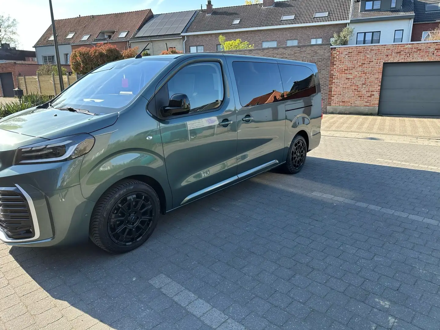Toyota Verso 2.0L VIP leasing a reprise 706€ par mois ex btw - 2
