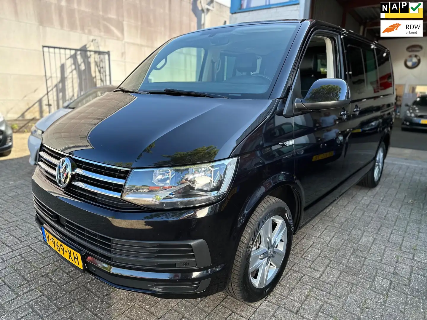 Volkswagen Transporter Aut. Multivan 2.0 TDI L1H2 Highline Bj:2016 NAP - 1