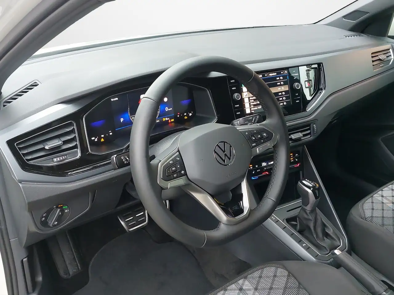 Volkswagen Polo 1.0 TSI DSG R-Line 7