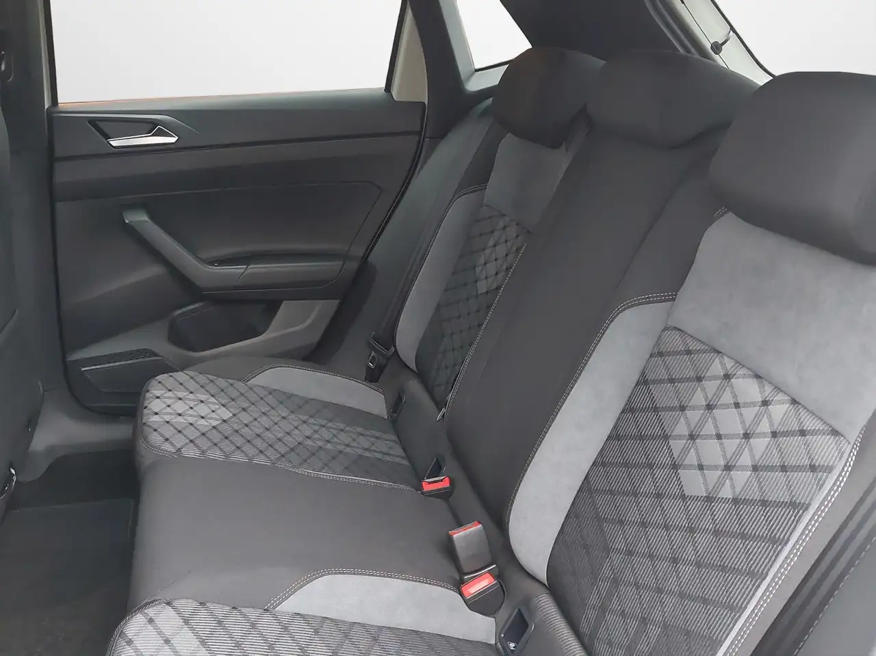 Volkswagen Polo 1.0 TSI DSG R-Line 11