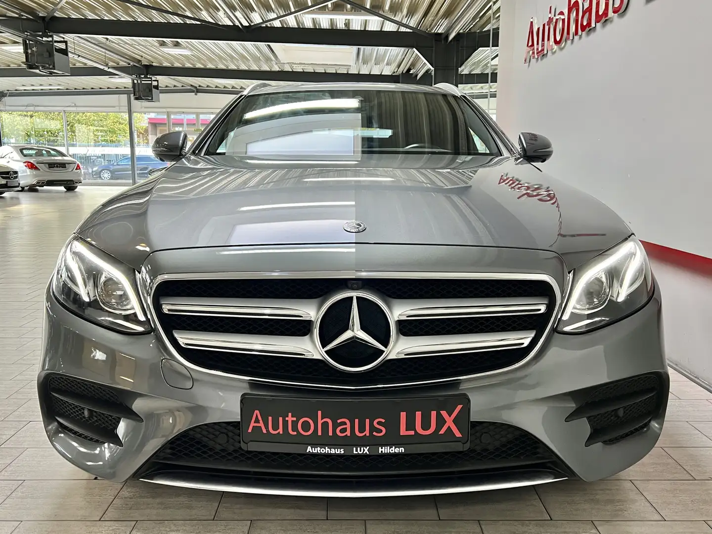 Mercedes-Benz E 350 AMG LINE*AHK*AMBIENTE*BURMESTER*LED*360°KAM Grau - 2