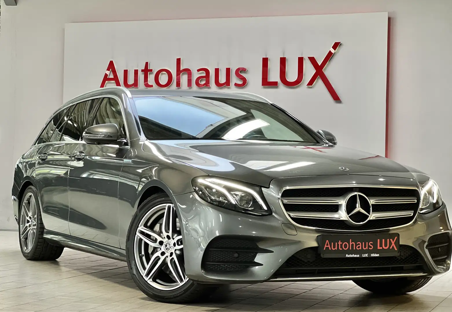 Mercedes-Benz E 350 AMG LINE*AHK*AMBIENTE*BURMESTER*LED*360°KAM Grau - 1