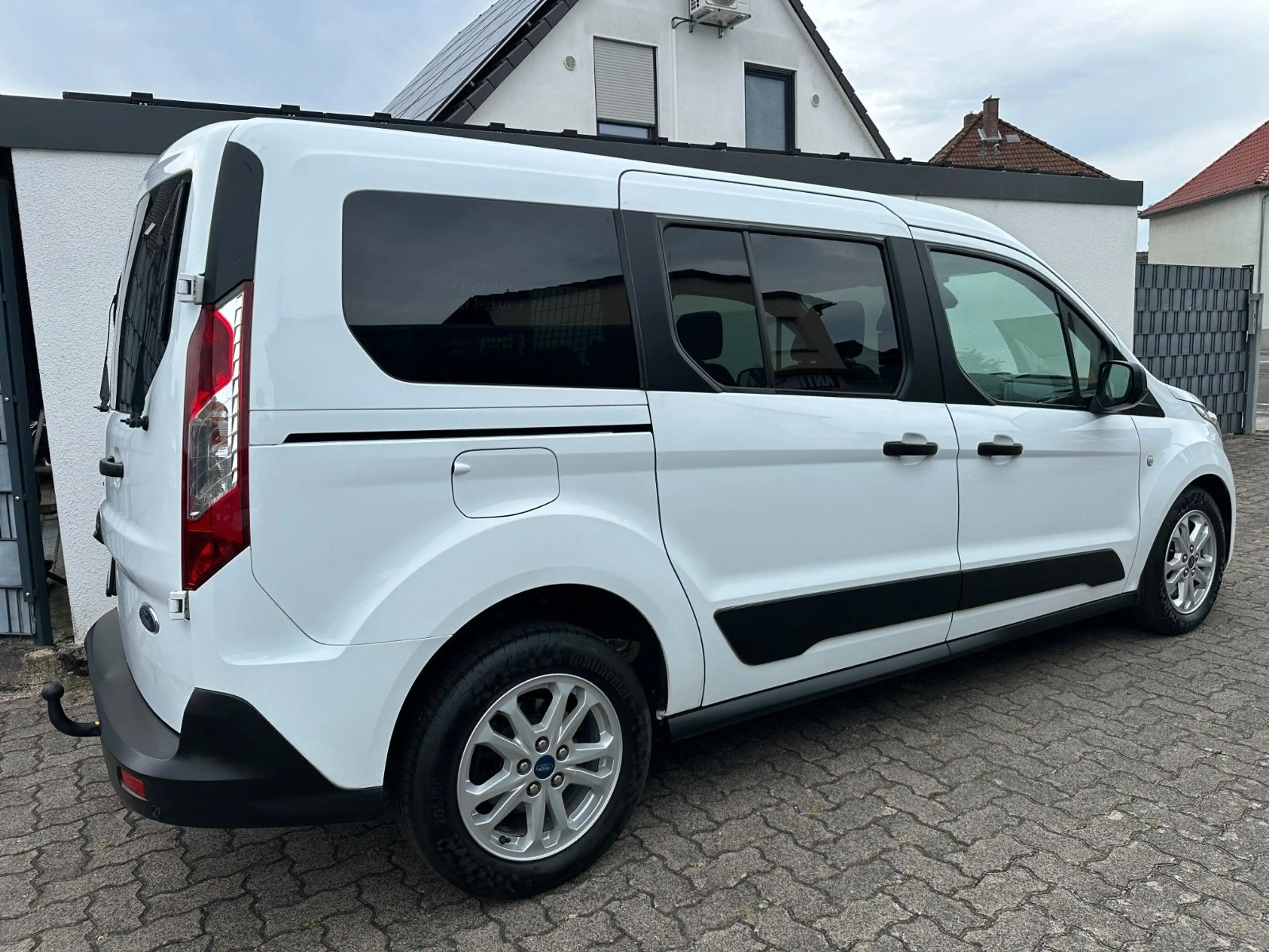 Ford Tourneo Connect Transit Connect lang L2 1,5D 5-Sitze Xenon AHK — photo 2