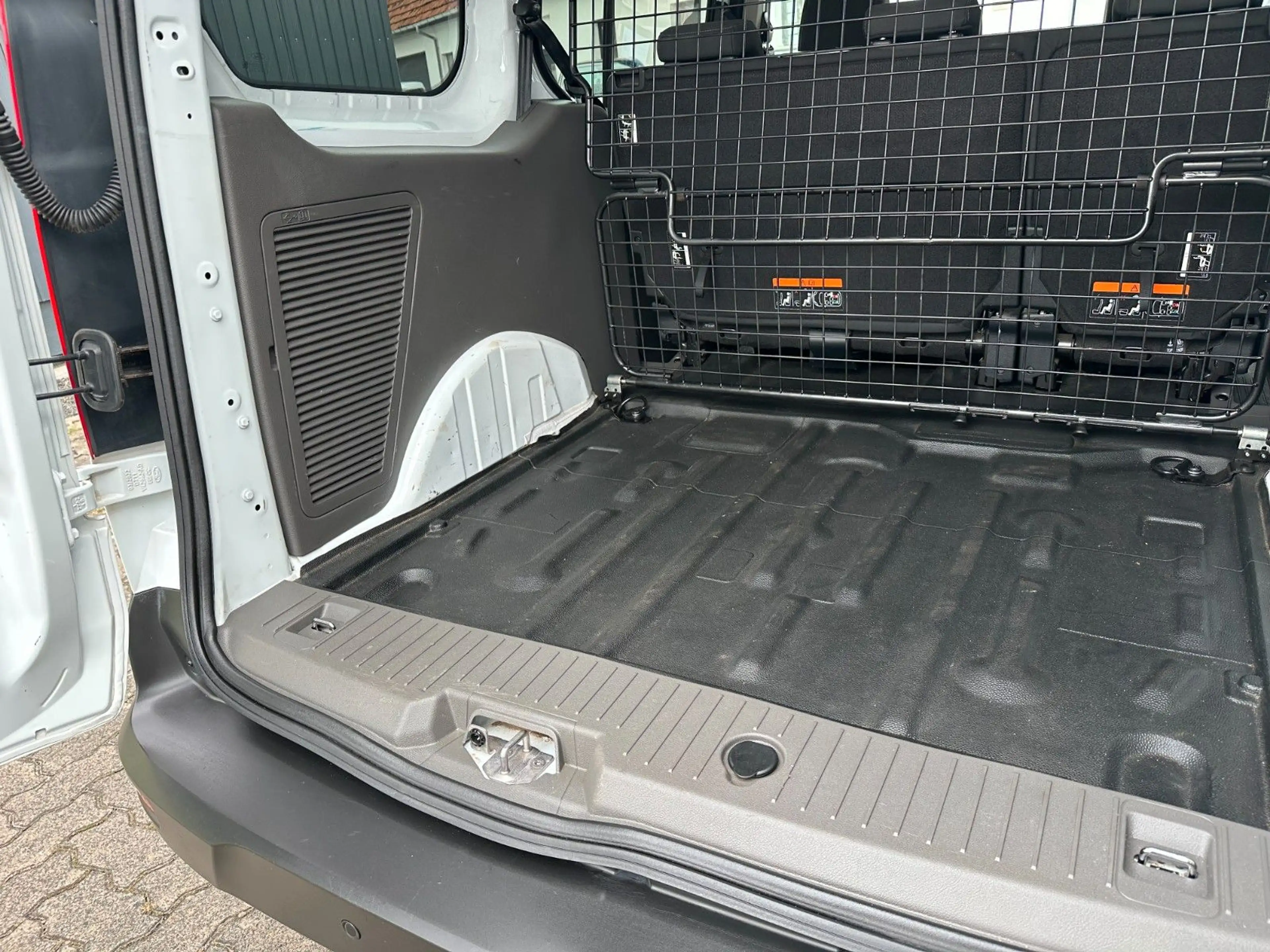 Ford Tourneo Connect Transit Connect lang L2 1,5D 5-Sitze Xenon AHK — photo 10