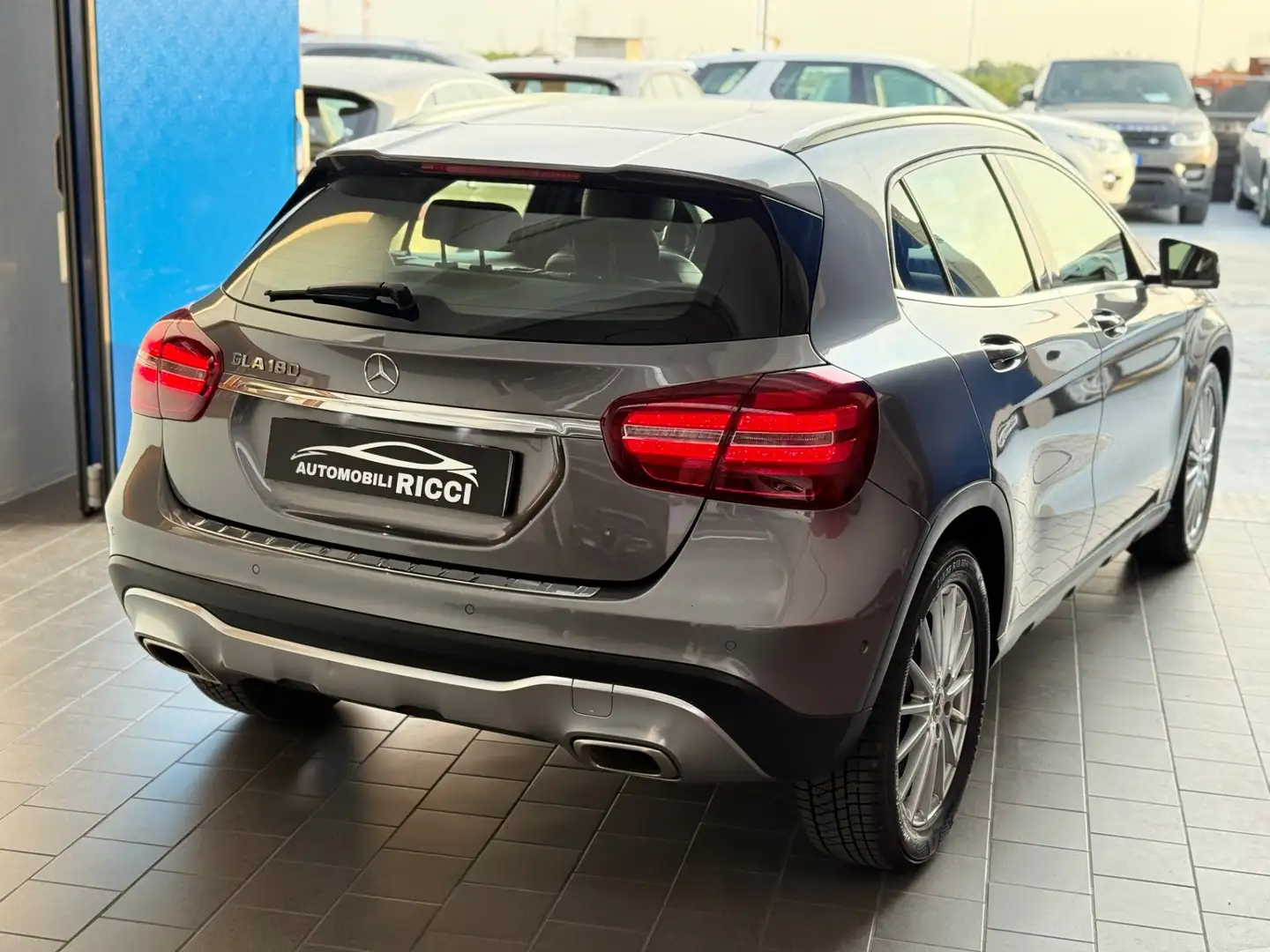 Mercedes-Benz GLA 180 GLA 180 Sport Gris - 2