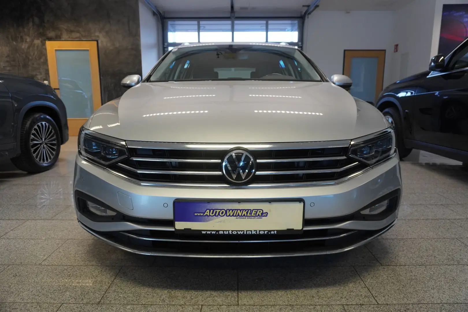 Volkswagen Passat Variant 2.0 TDI Virtual/Navi/Leder/LED Silber - 2