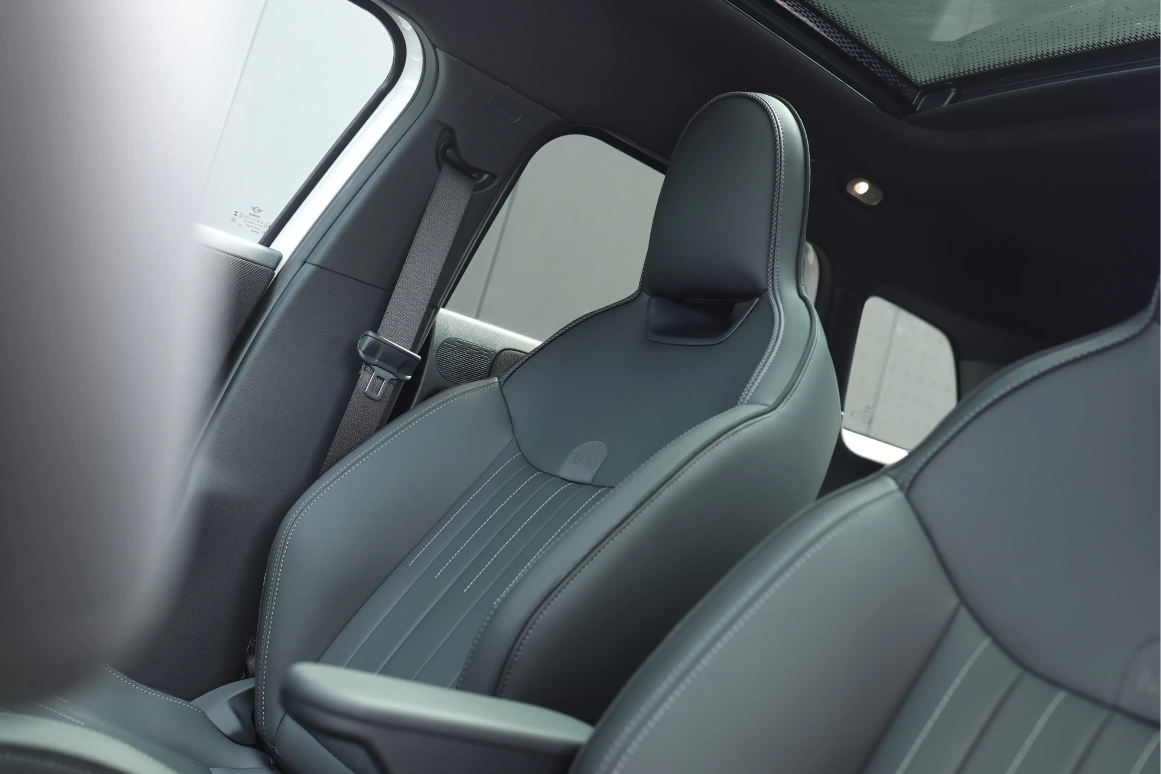 MINI Aceman SE John Cooper Works Pakket M 54.2 kWh | Panoramad — photo 9