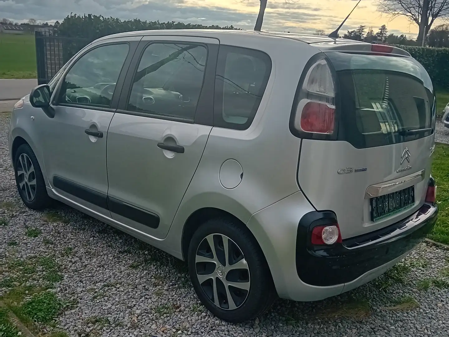 Citroen C3 Picasso 1.6 BlueHDi Attraction Gris - 1