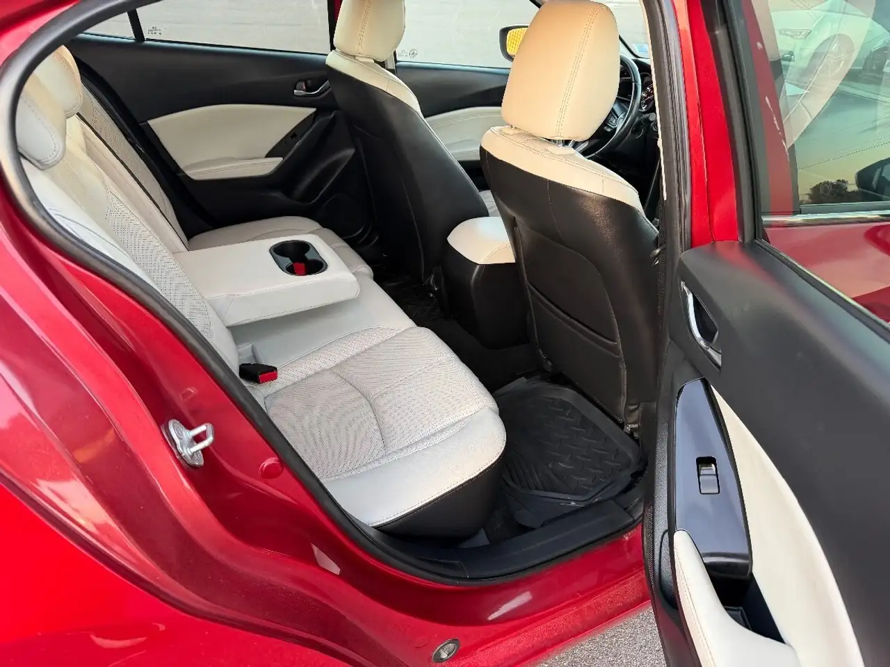 Mazda 3 снимка Mazda 3