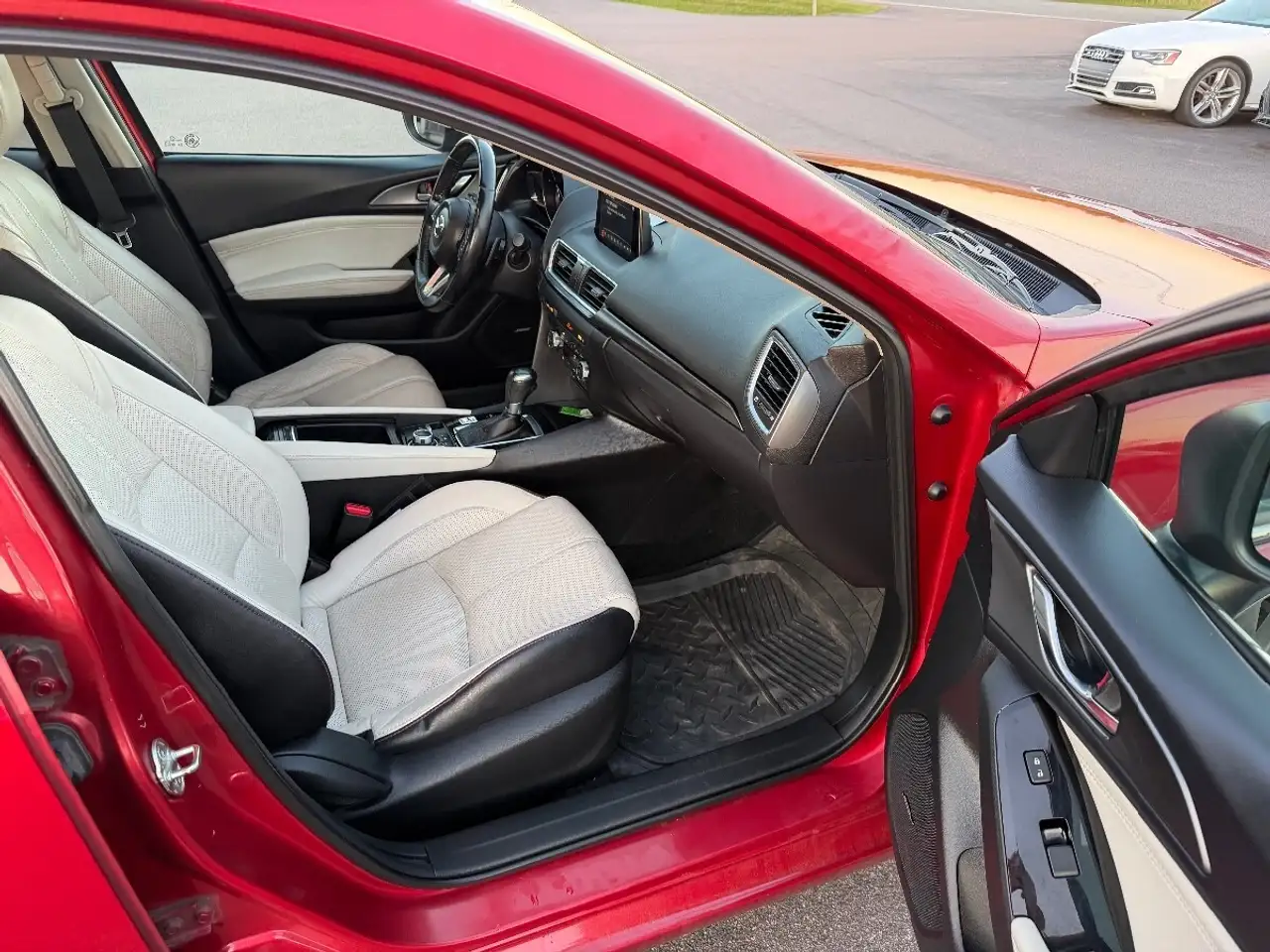 Mazda 3 снимка Mazda 3