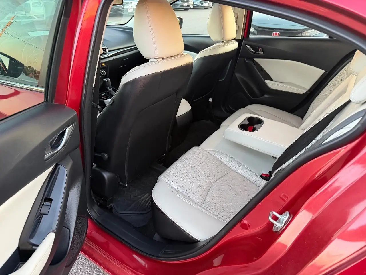 Mazda 3 снимка Mazda 3