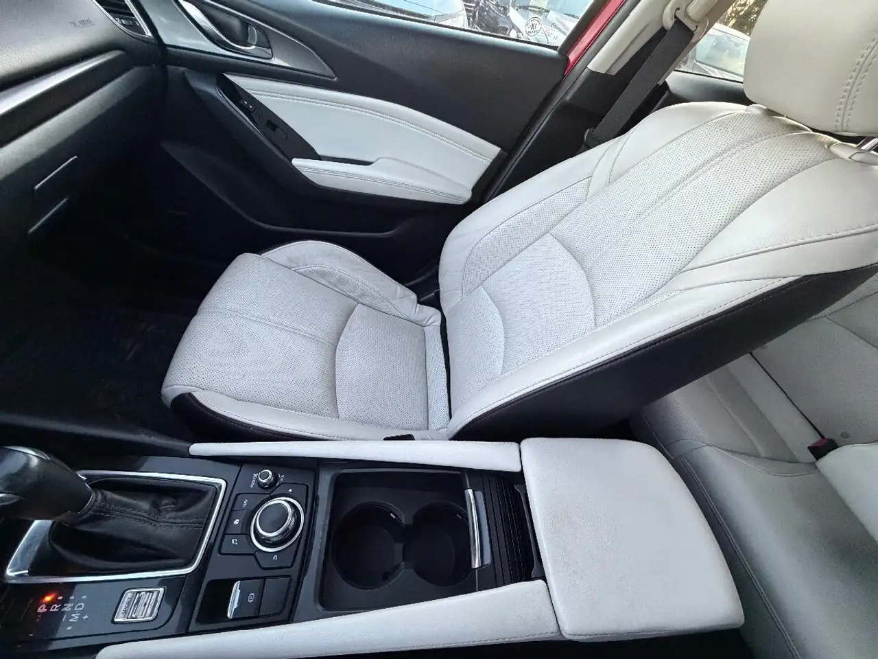 Mazda 3 снимка Mazda 3