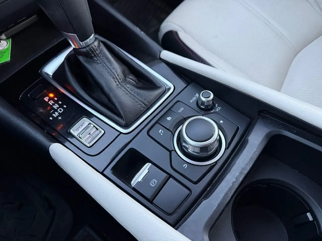 Mazda 3 снимка Mazda 3