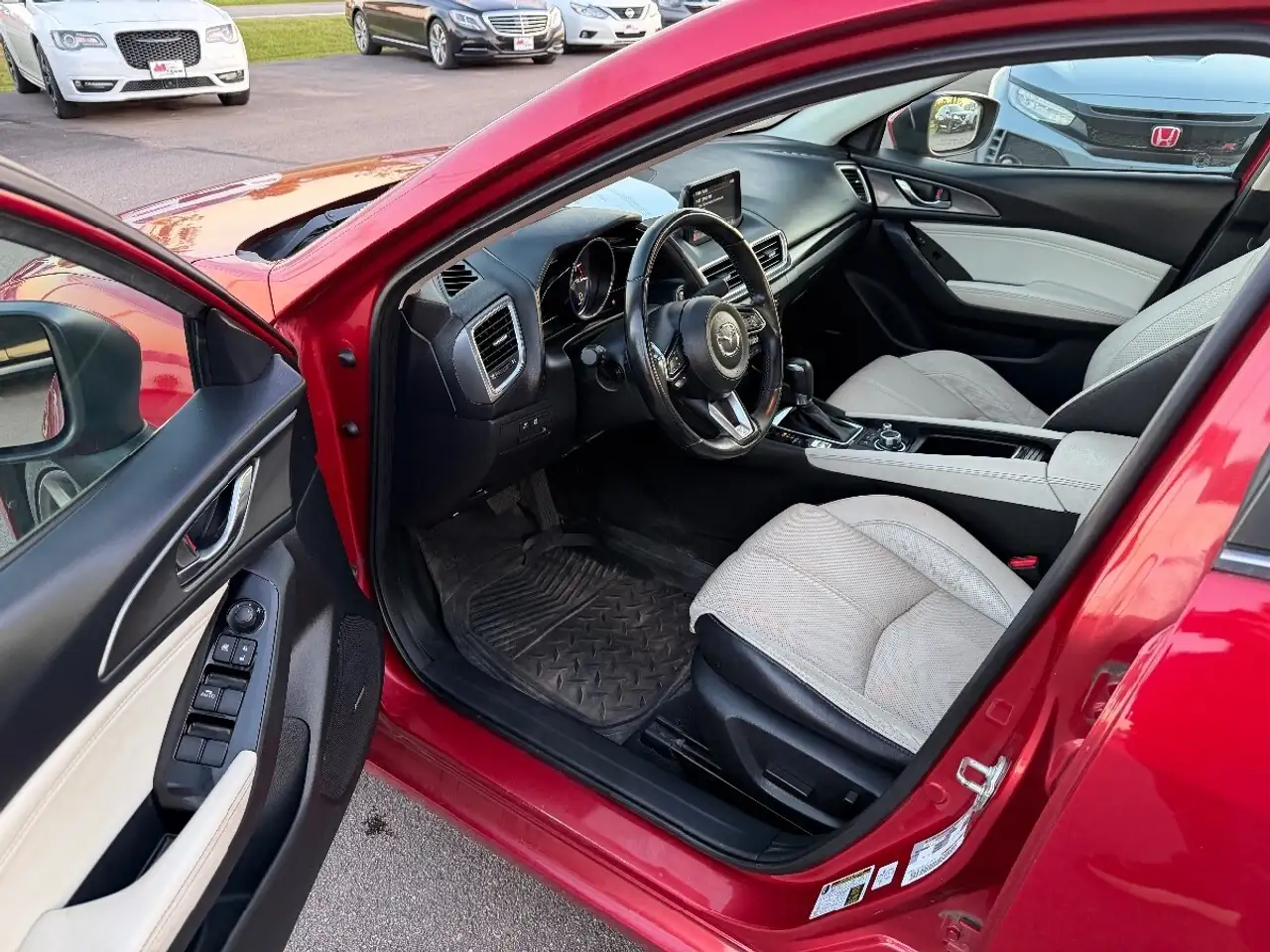 Mazda 3 снимка Mazda 3