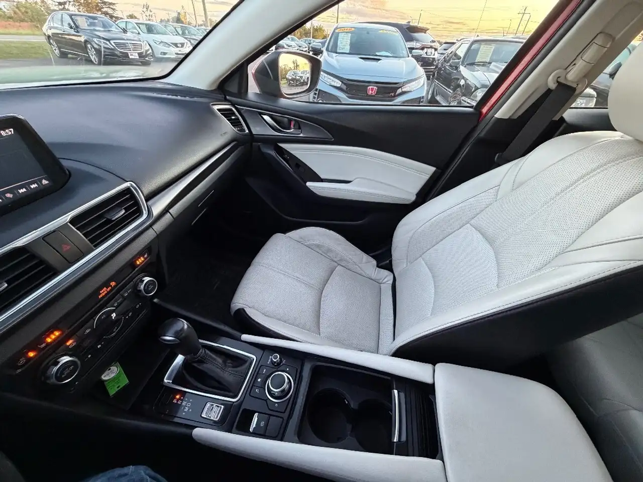 Mazda 3 снимка Mazda 3