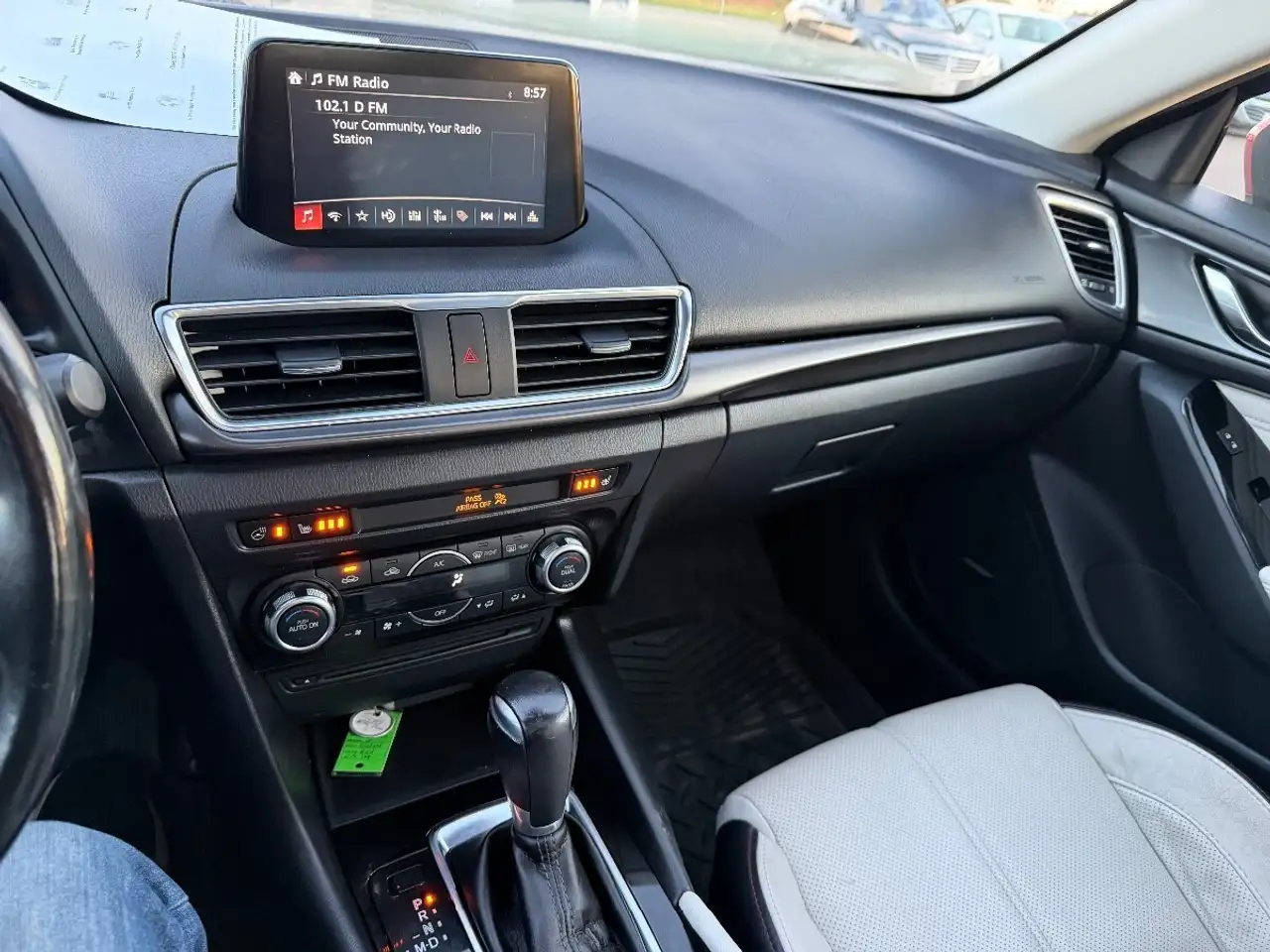 Mazda 3 снимка Mazda 3