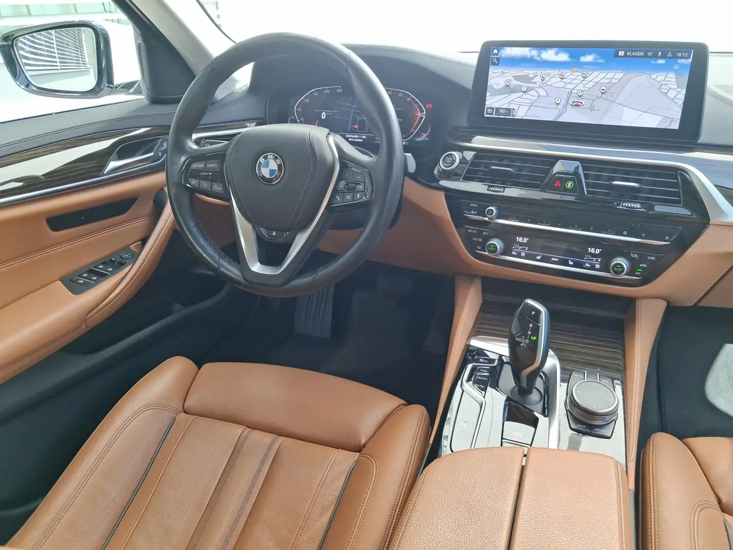 BMW 540 I XDr Luxury Line Laser Navi HUD DrivAs Pano Weiß - 2