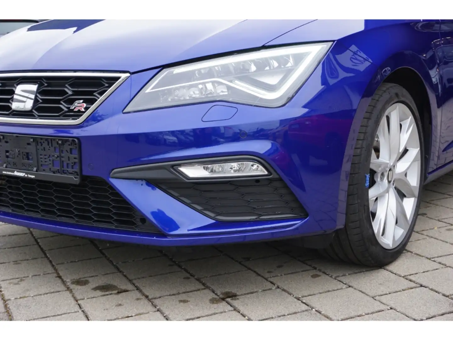 SEAT Leon ST 1.8 TSI FR Navi LED Alcantara SHZ 18''LM Kamera Blauw - 2