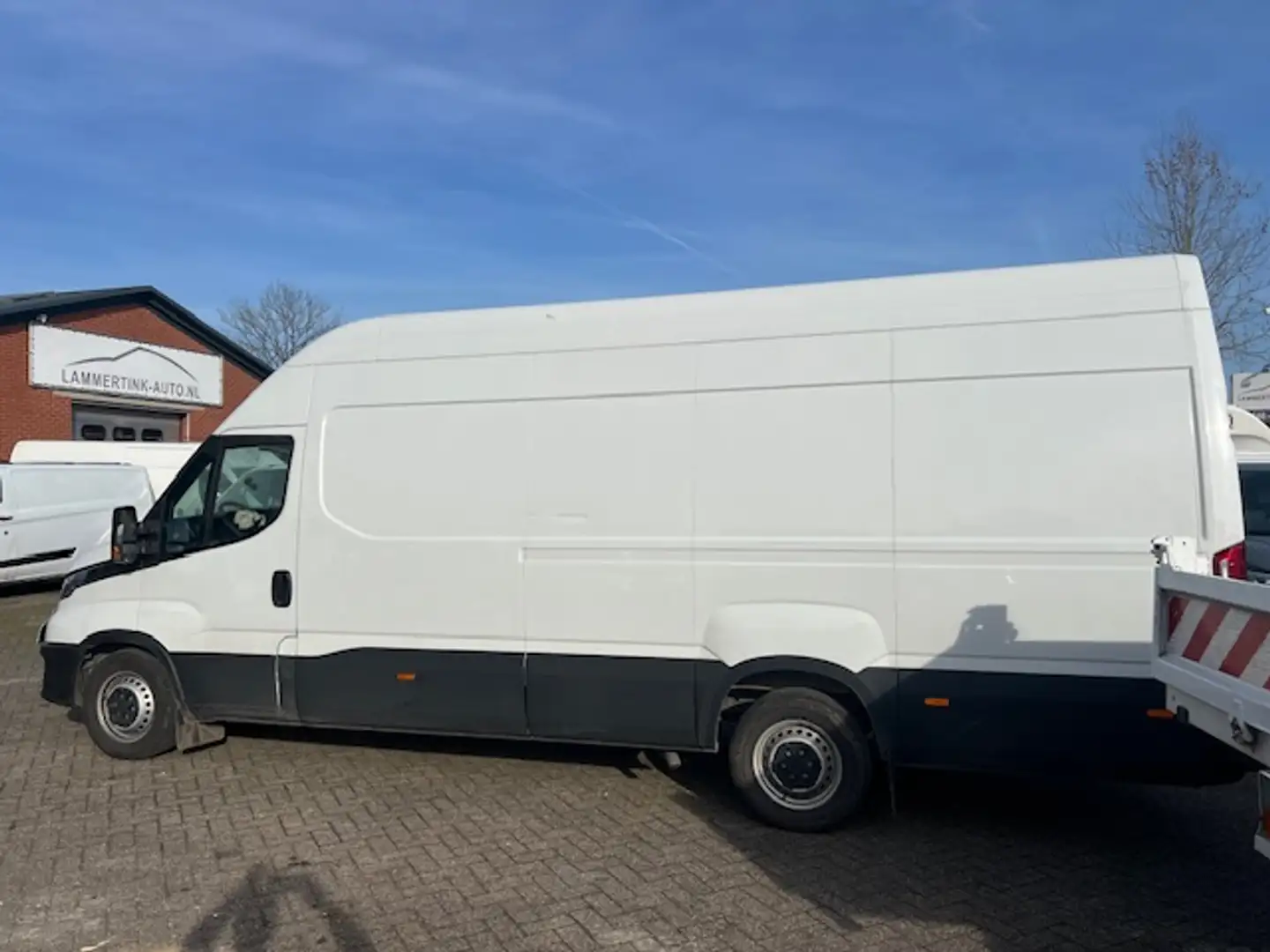 Iveco Daily 35S14 2.3d 410 L4H3 MAXI AIRCO KLIMA EURO6 Wit - 2