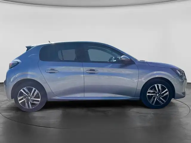 Peugeot 208 view 3