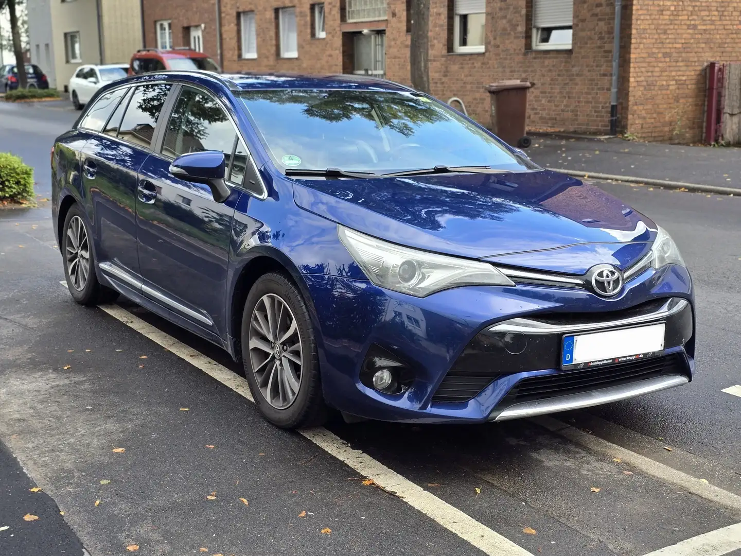 Toyota Avensis Touring Sports 2.0 D-4D Business Edition Checkheft Blau - 1