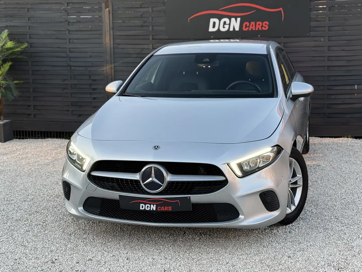 Mercedes-Benz A 180 d Launch Edition (EU6d-TEMP) Gris - 1