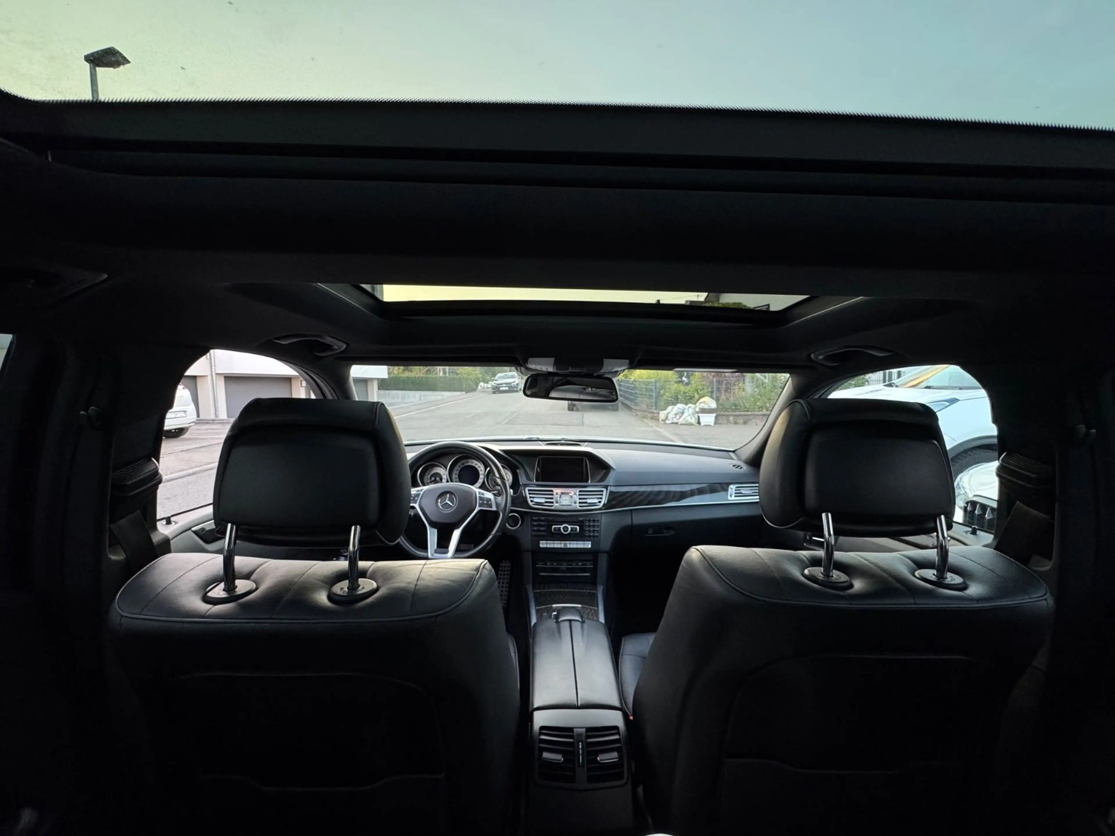 Mercedes-Benz E 250 AMG LINE Night Paket*4Matic*PANO*Standh.* — photo 13