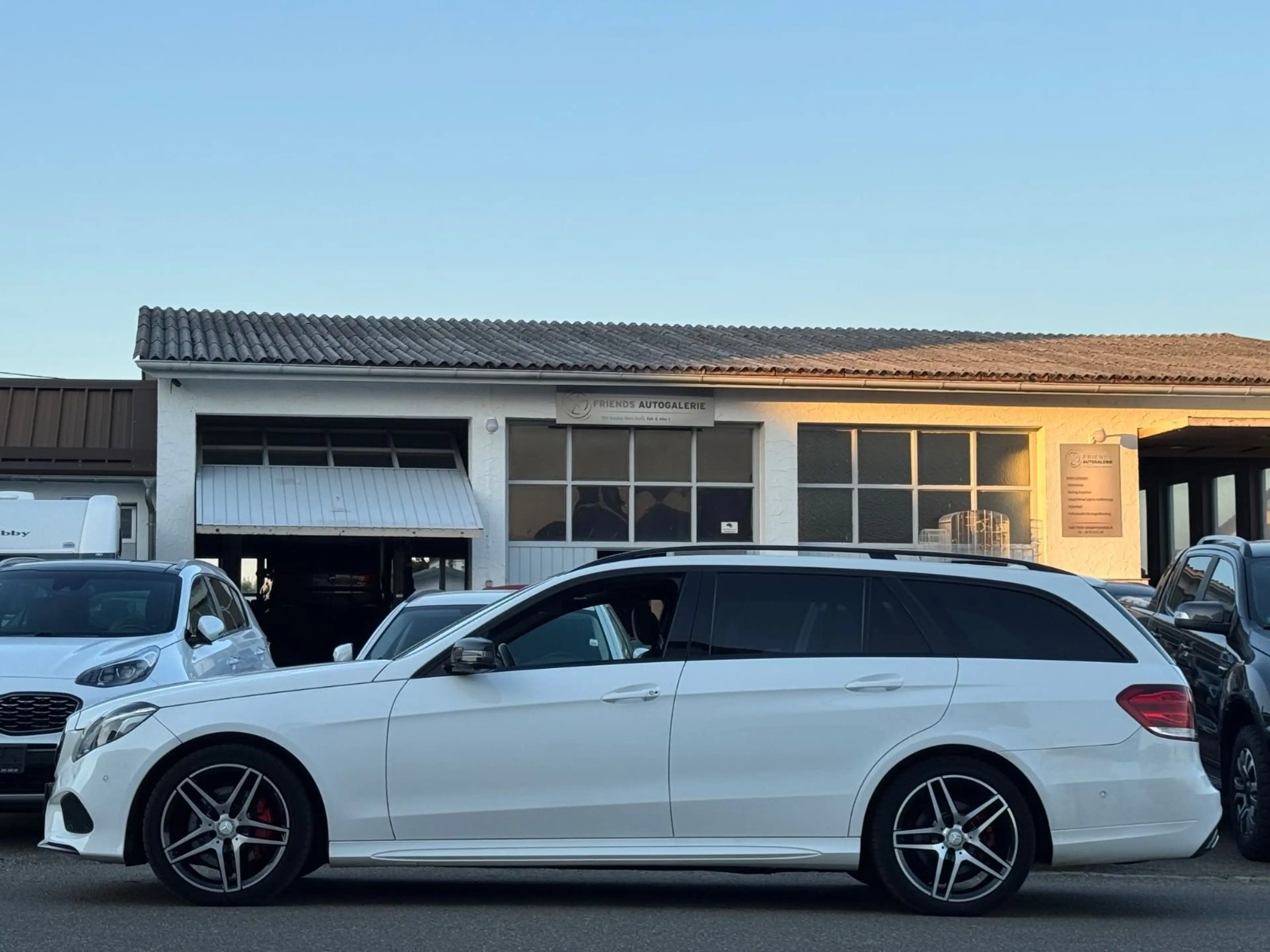 Mercedes-Benz E 250 AMG LINE Night Paket*4Matic*PANO*Standh.* — photo 3