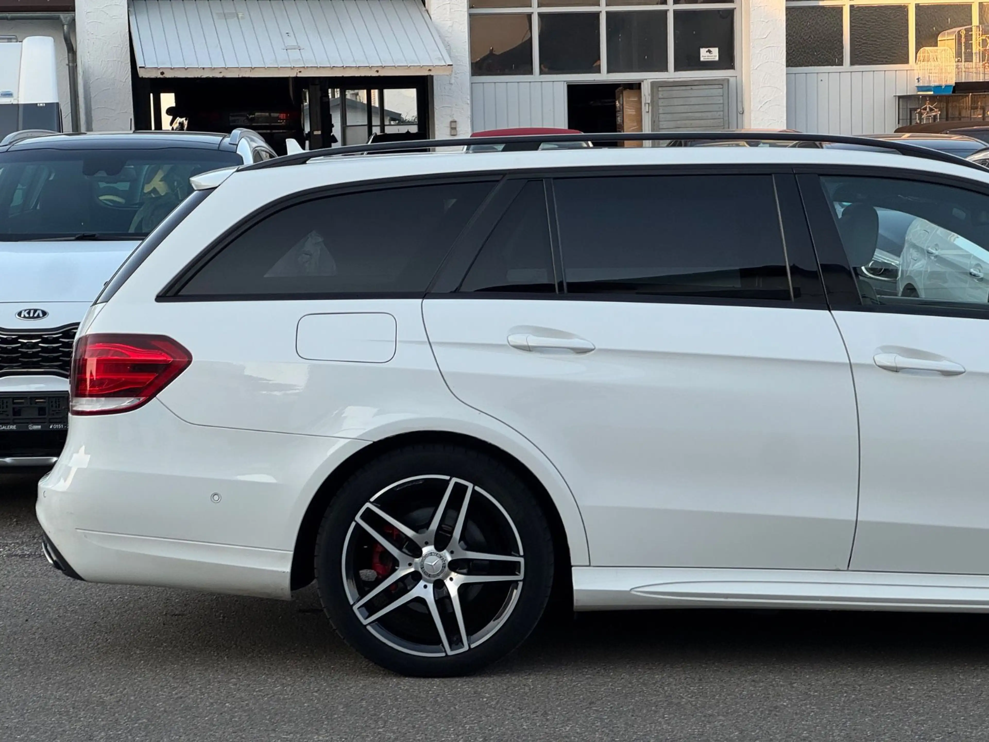 Mercedes-Benz E 250 AMG LINE Night Paket*4Matic*PANO*Standh.* — photo 6