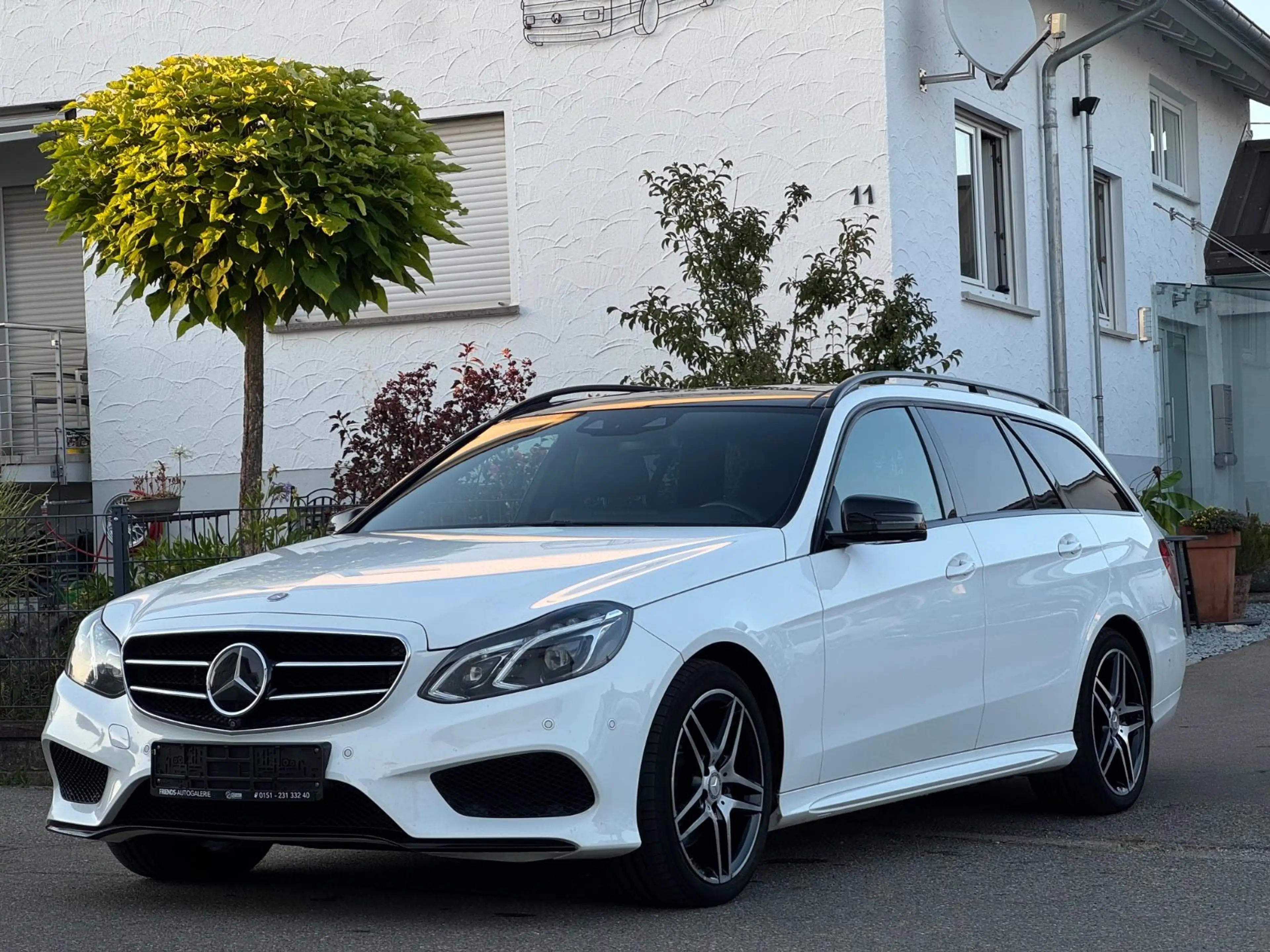 Mercedes-Benz E 250 AMG LINE Night Paket*4Matic*PANO*Standh.*