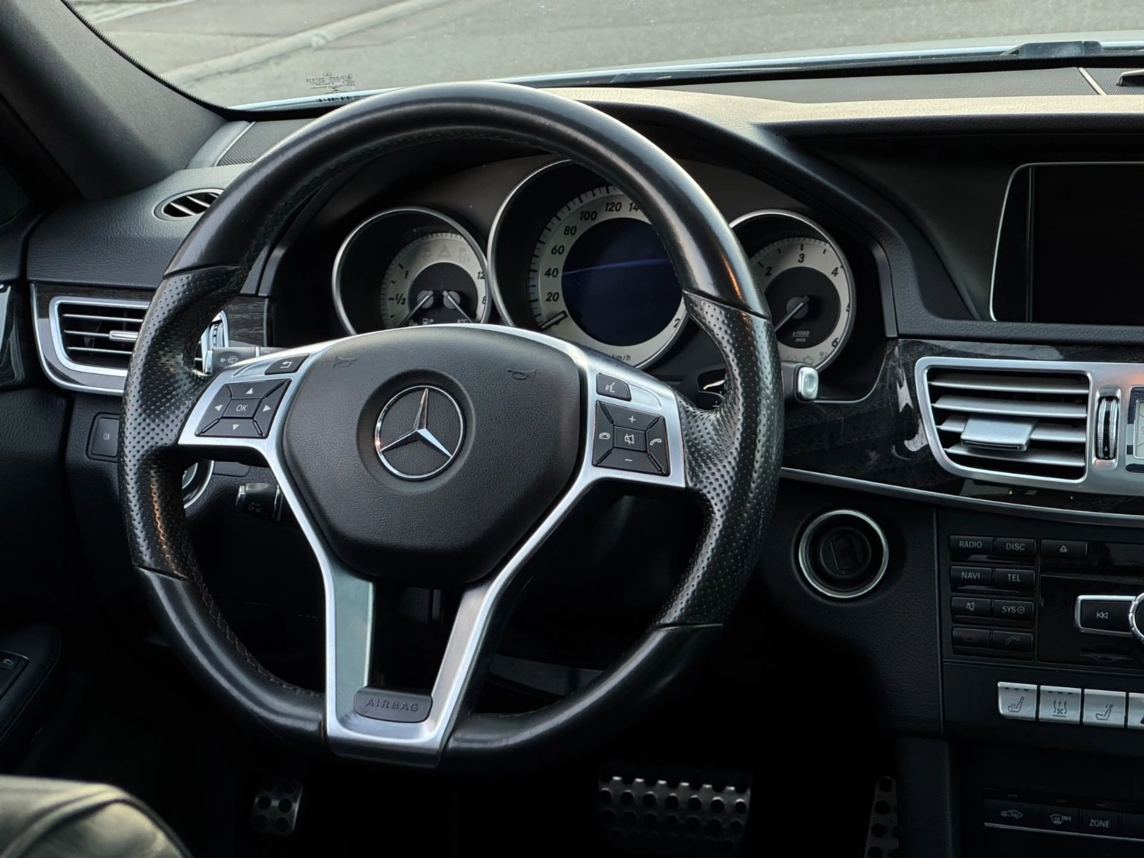 Mercedes-Benz E 250 AMG LINE Night Paket*4Matic*PANO*Standh.* — photo 14