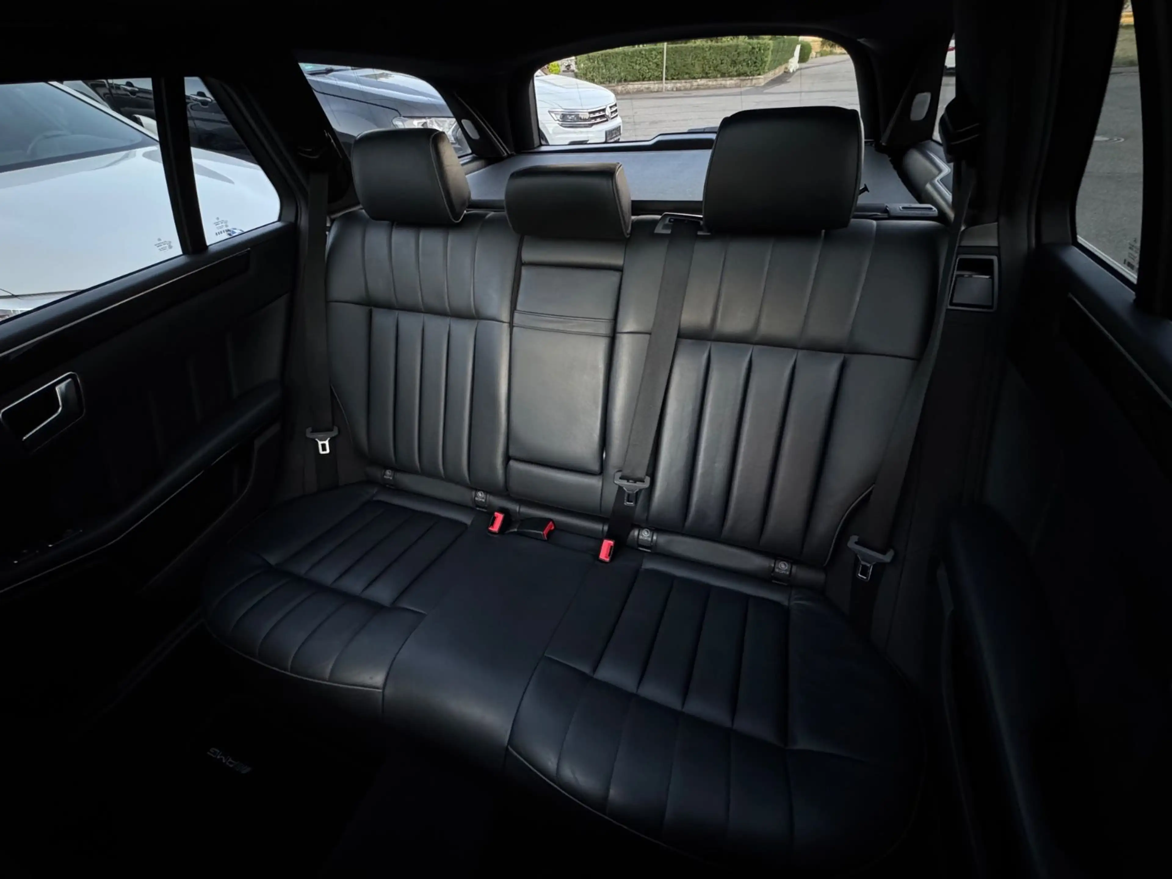 Mercedes-Benz E 250 AMG LINE Night Paket*4Matic*PANO*Standh.* — photo 11