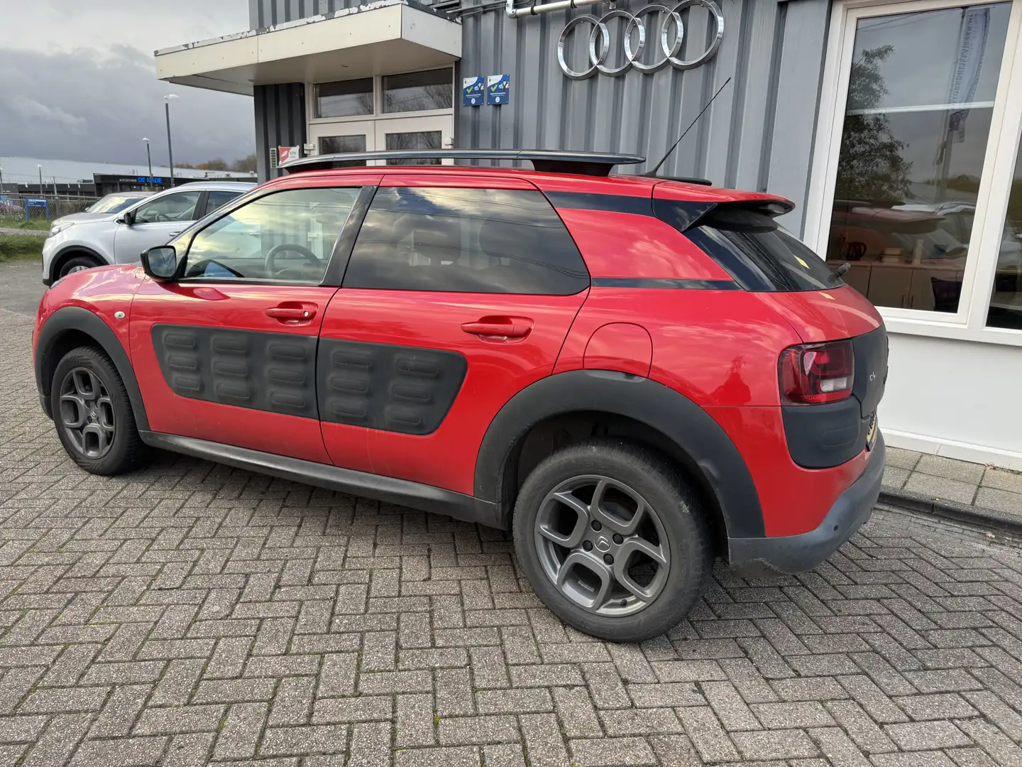 Citroen C4 Cactus 1.2 PureTech Business Rojo - 2