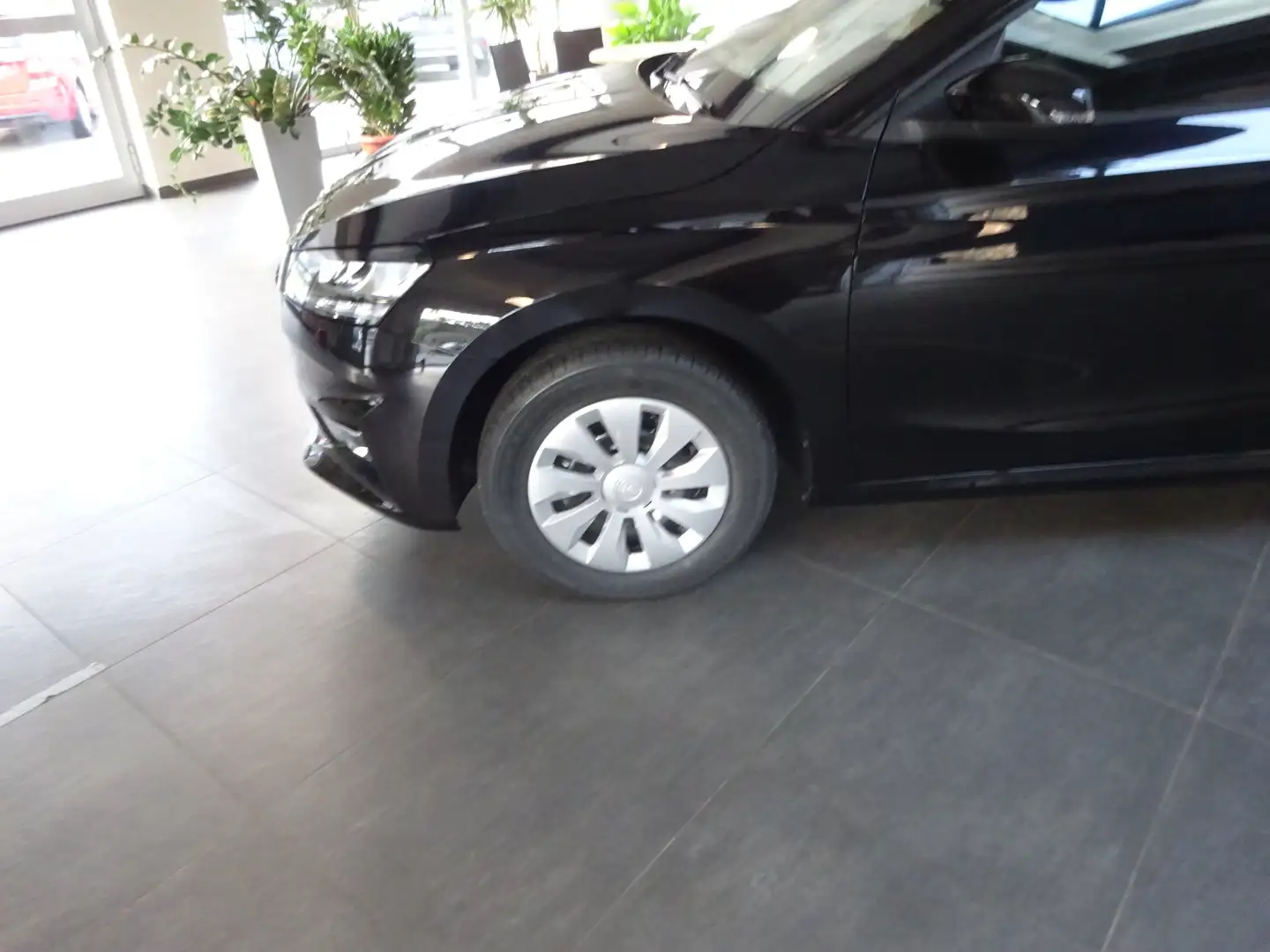 Skoda Fabia Essence 1,0 59kw 80PSSitzheizung Tempom PDC hinten Schwarz - 2