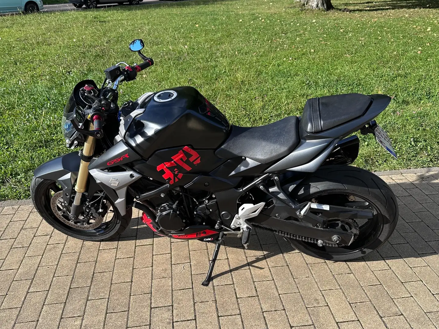 Suzuki GSR 750 Noir - 1