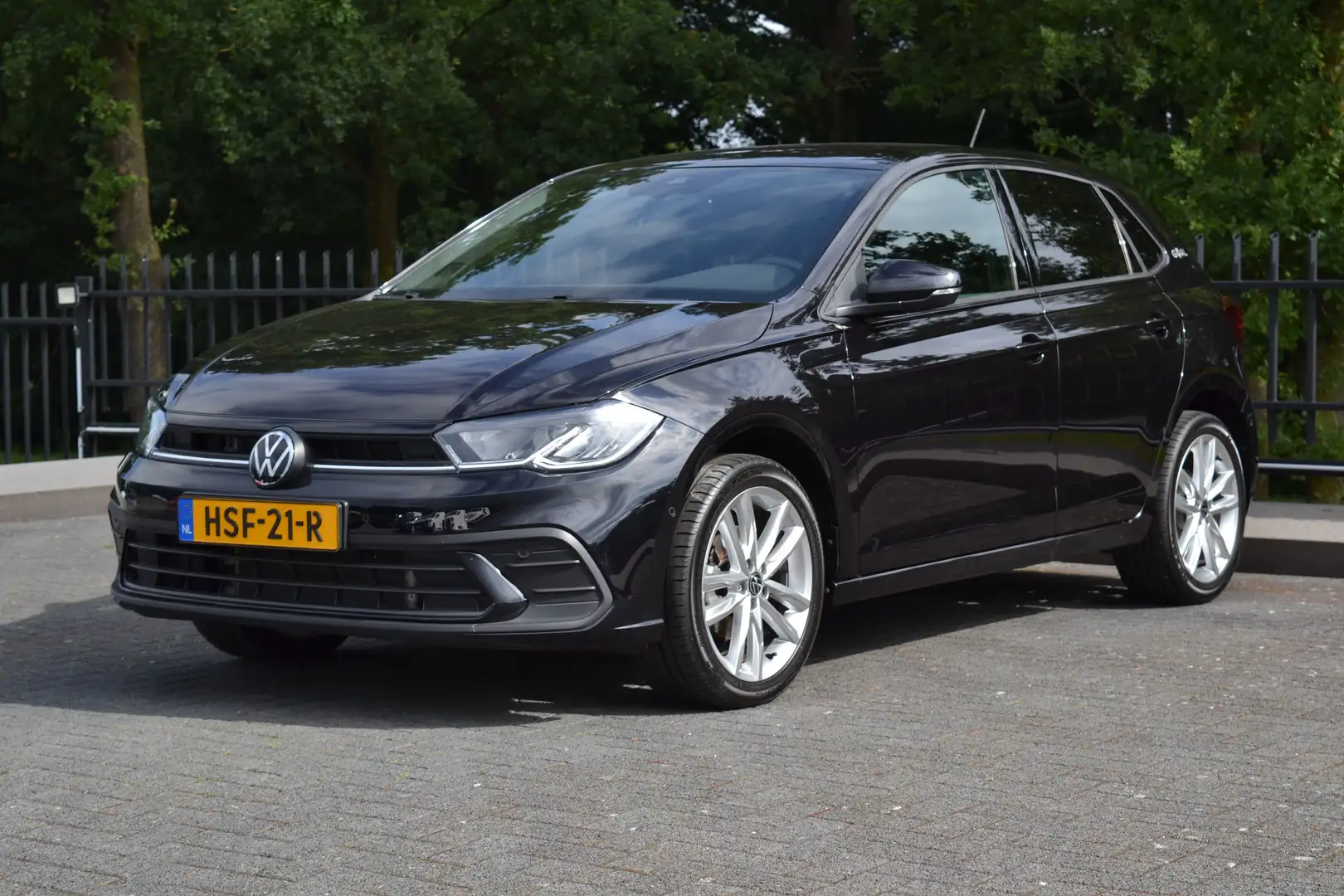 Volkswagen Polo 1.0 TSI Goal | Camera | Adaptive | Navi | Stoelver Zwart - 1