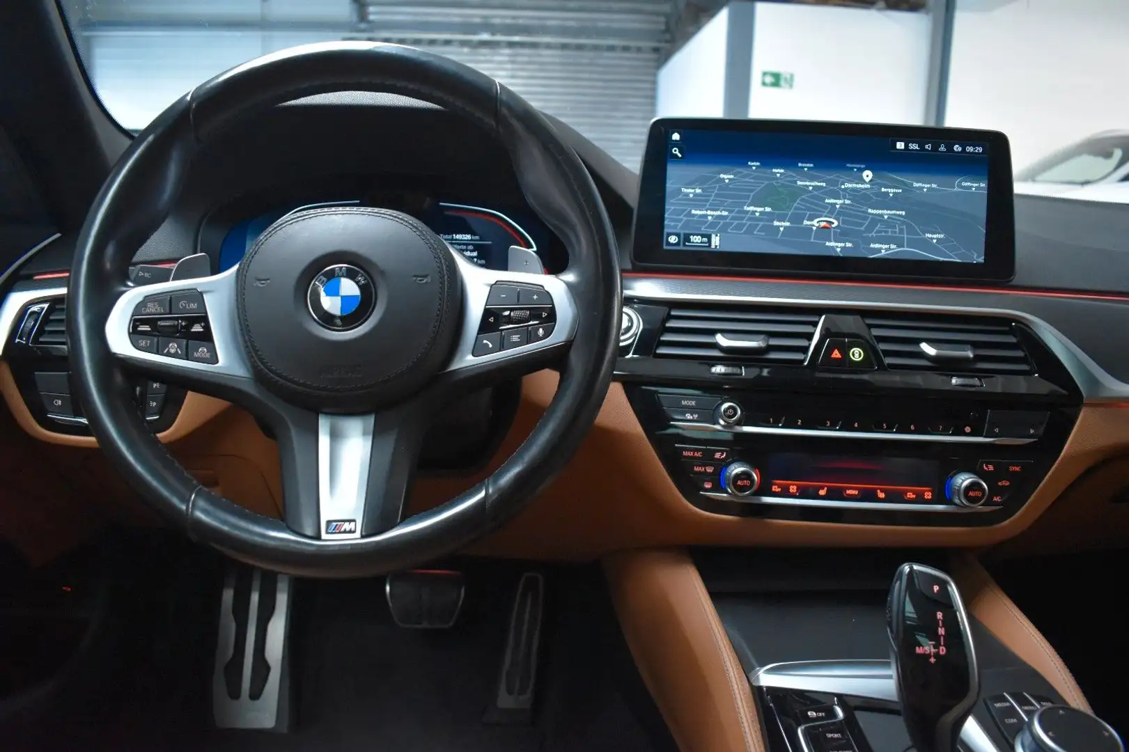 BMW 520 d M SPORT*ADAP.LED*AHK*LEDER*HEAD-UP*PANO* Weiß - 2