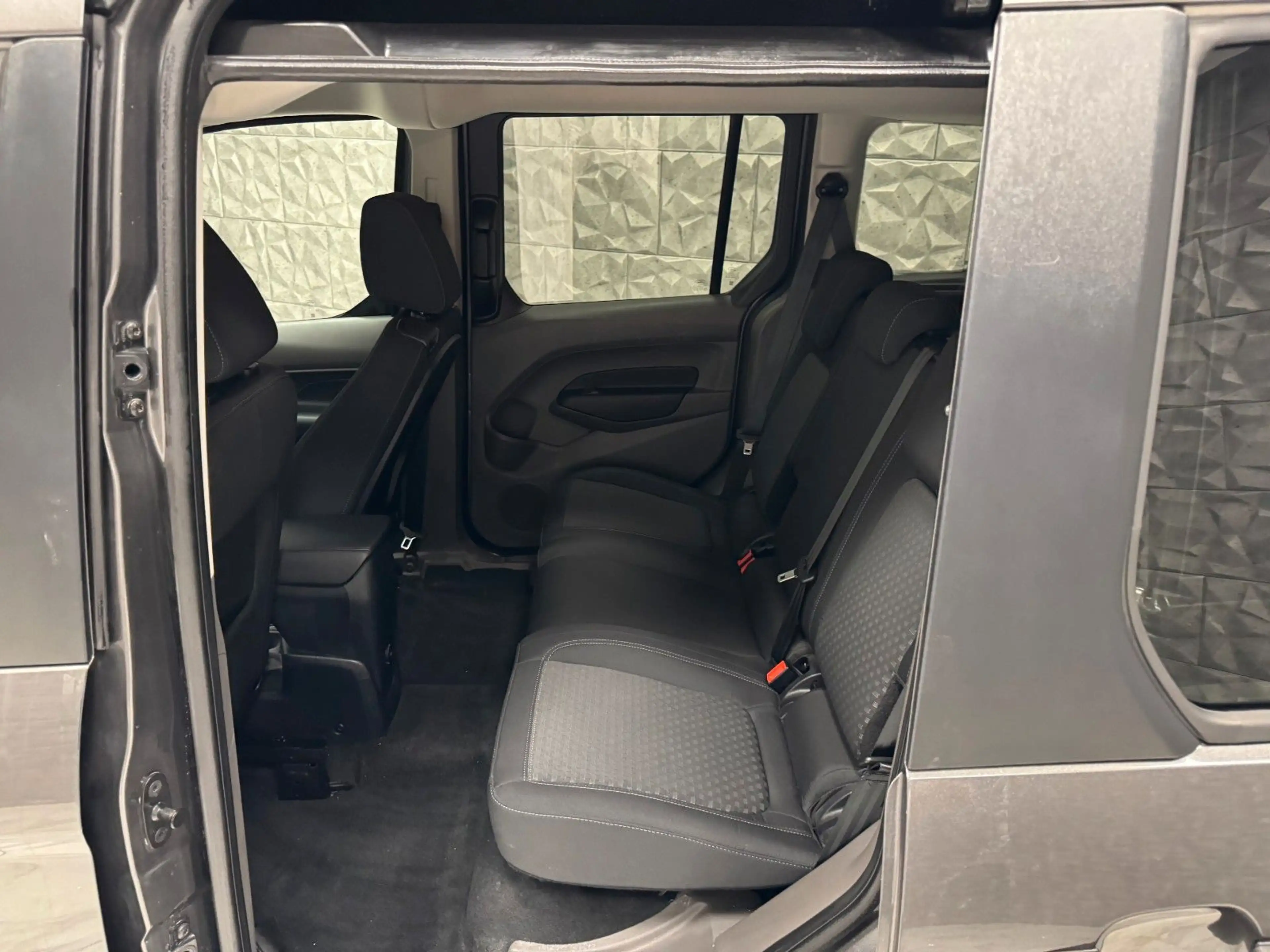Ford Tourneo Connect Trend — photo 14