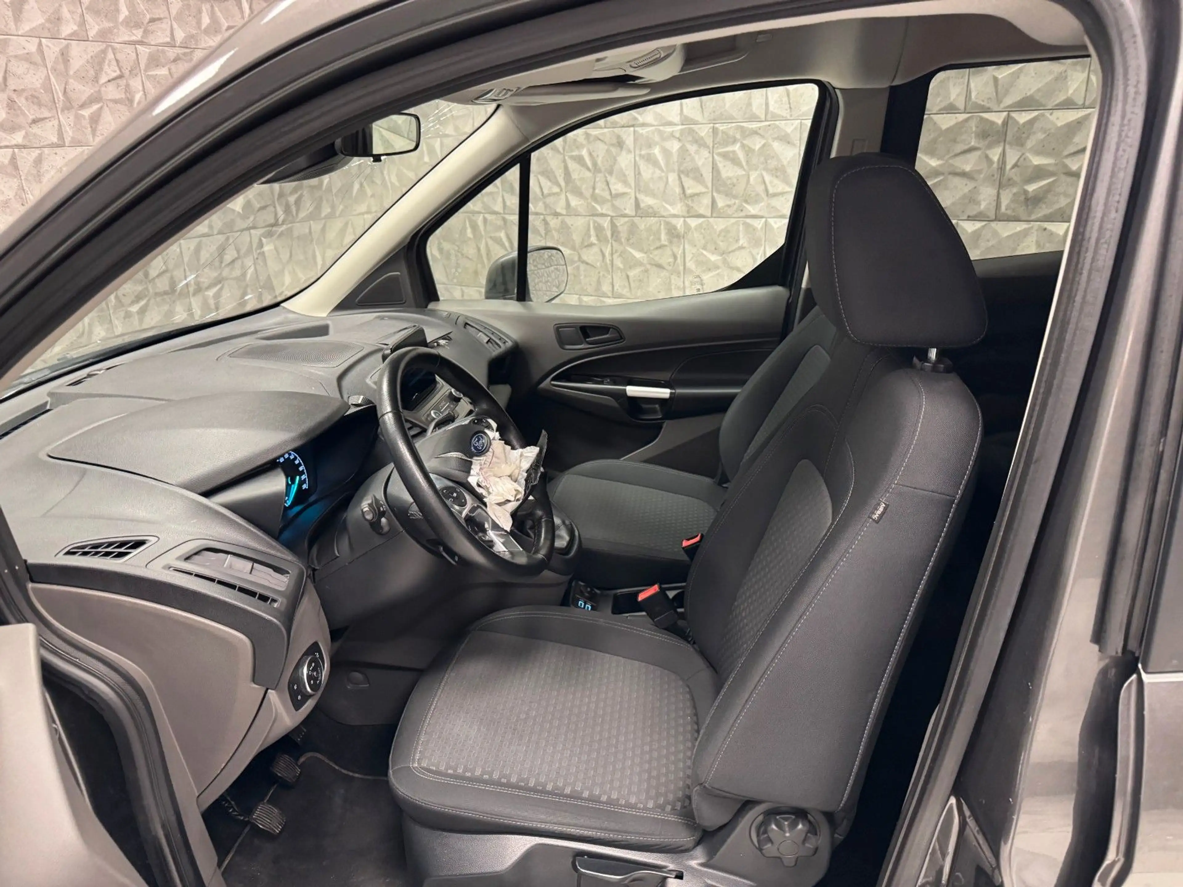 Ford Tourneo Connect Trend — photo 15