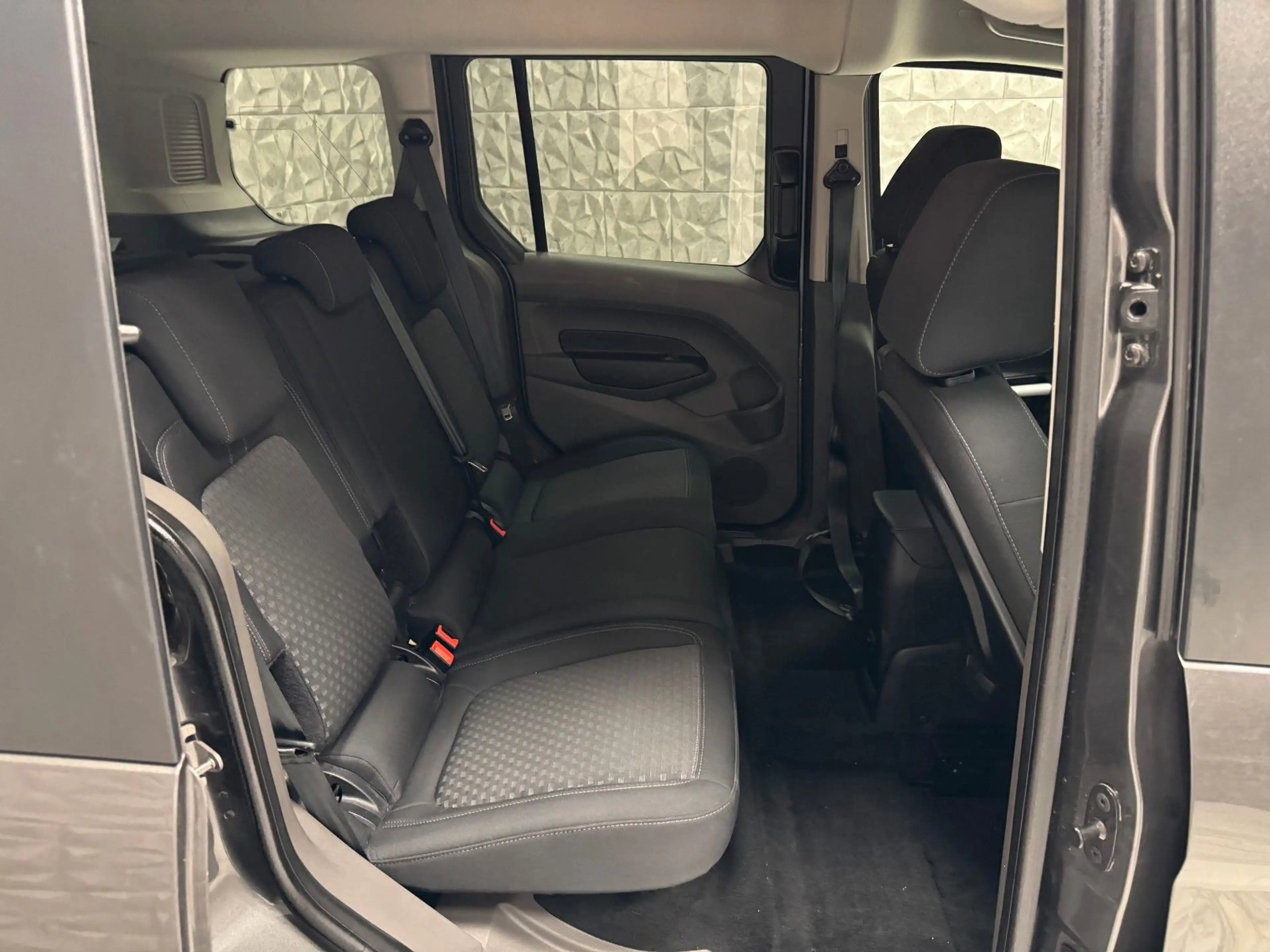 Ford Tourneo Connect Trend — photo 13