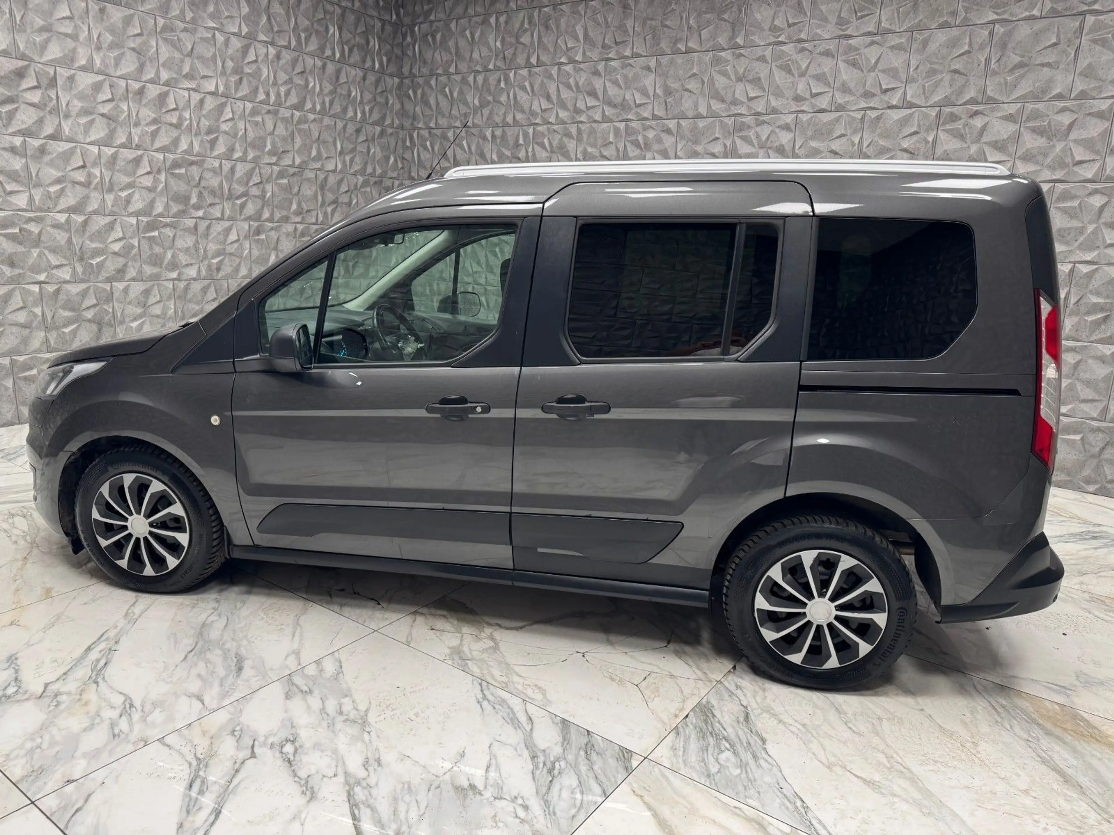 Ford Tourneo Connect Trend — photo 3