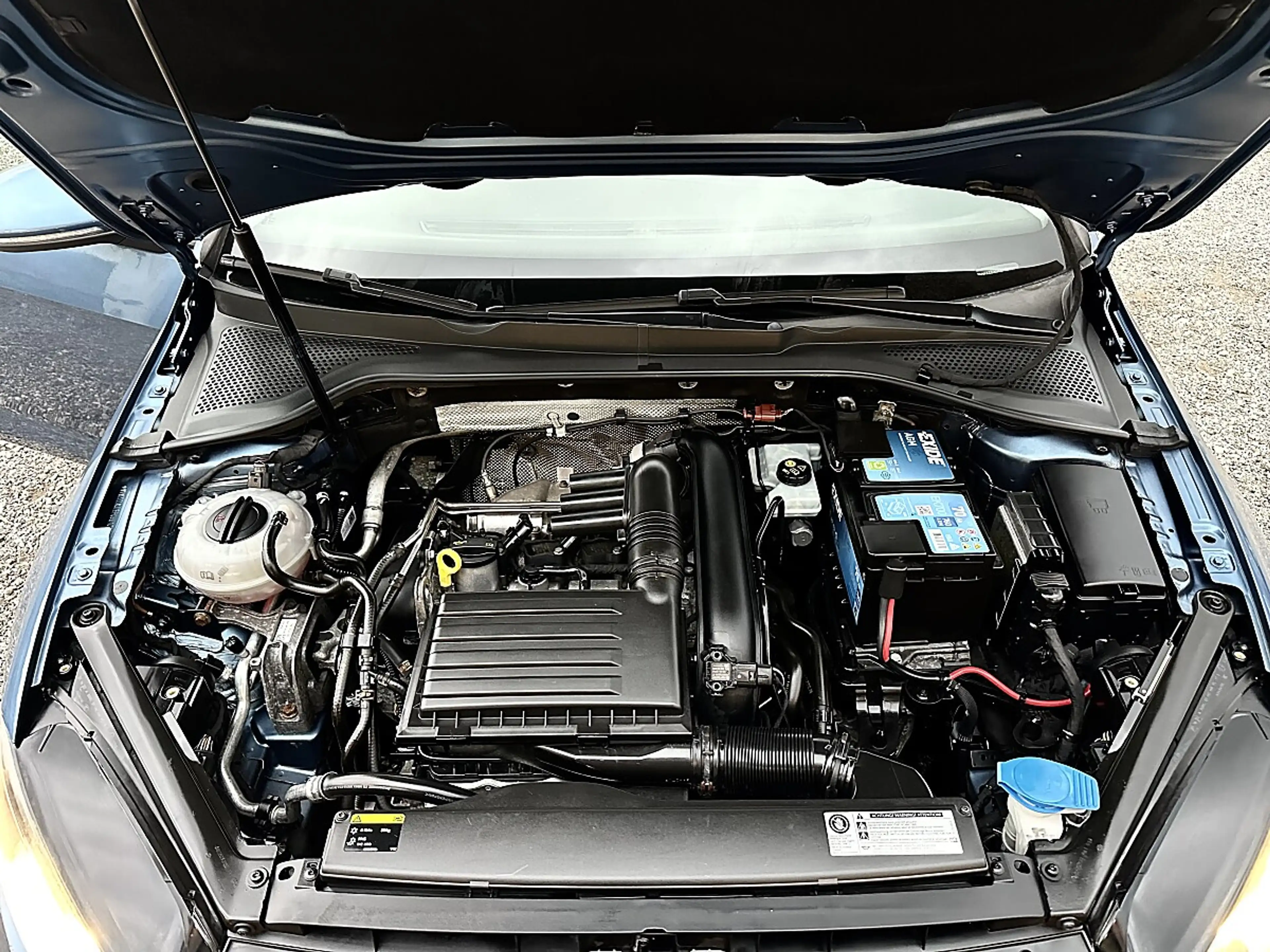 Volkswagen Golf R abbit - SiTZHEiZUNG - ÖAMTC PiCKERL - TEMPOMAT ... — photo 12