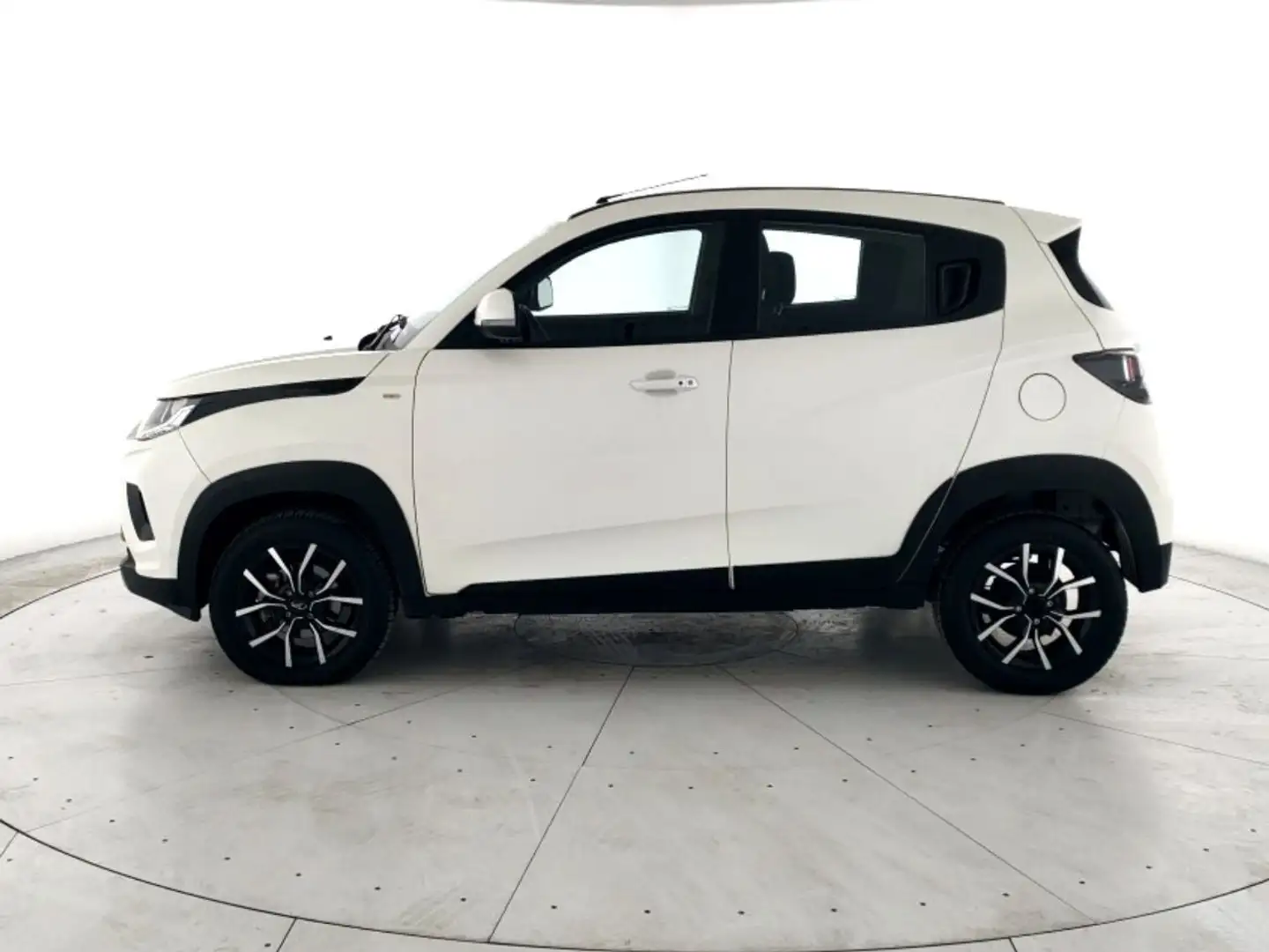 Mahindra KUV100 1.2 K8 Weiß - 2