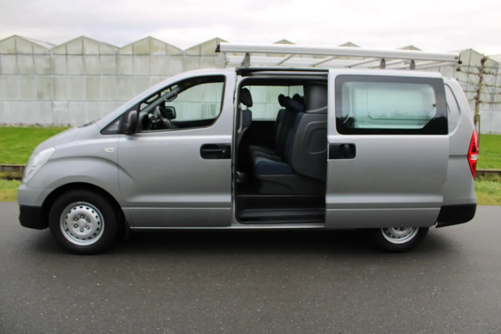 Hyundai H 300 2.5 CRDi Active Dubbel Cabine 1e Eigenaar 2 Zijsch Šedá - 2